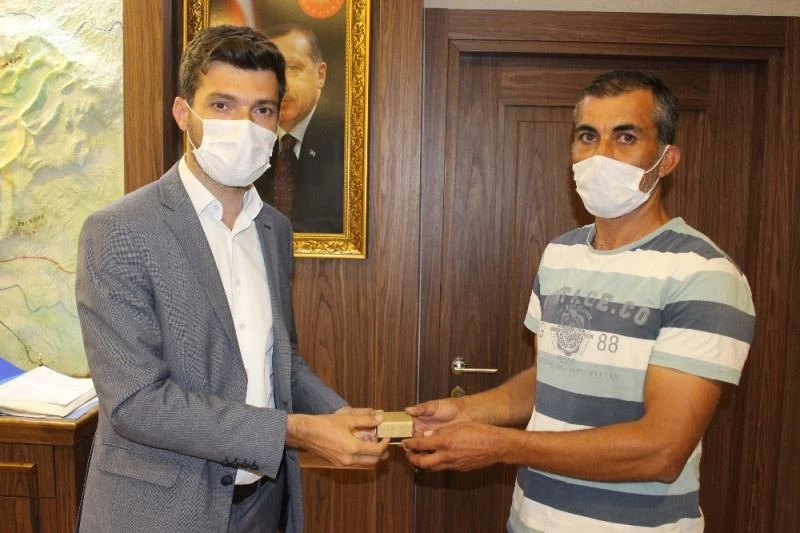 Yangını önleyen belediye işçisi ödüllendirildi
