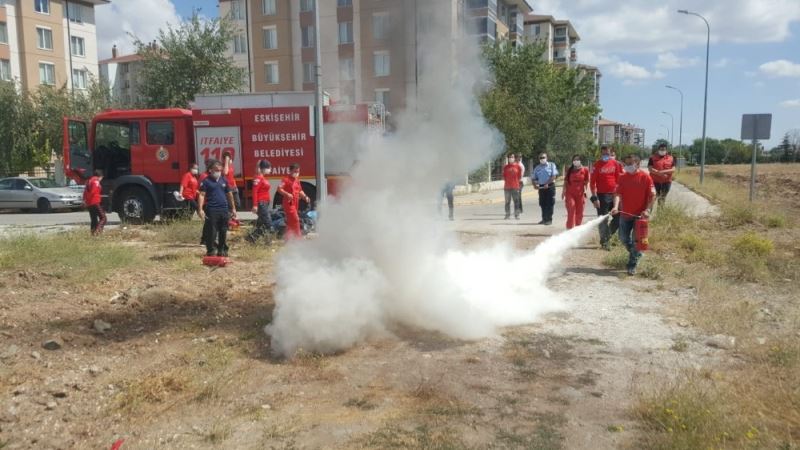 AKUT Eskişehir 16 yeni gönüllü itfaiyeciyle acil durumlarda sahada olacak
