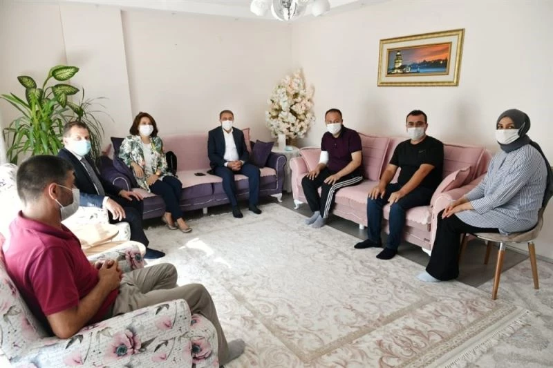 Vali Şıldak, Kahraman İdlip gazisini ziyaret etti
