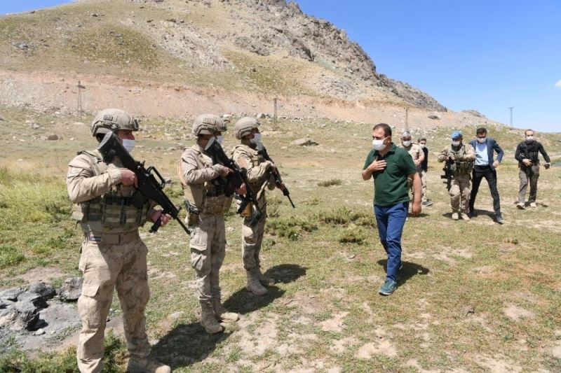 Vali Akbıyık, İkiyaka Dağları’ndaki çalışmaları denetledi
