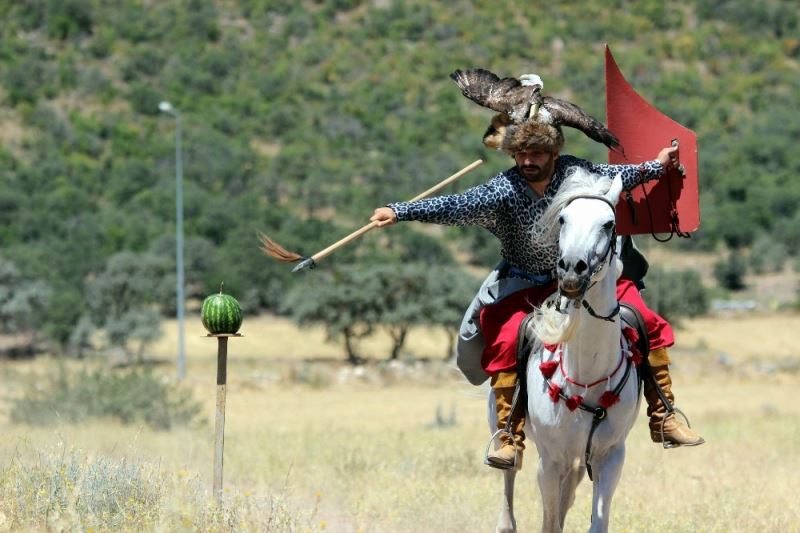 Malkoçoğlu filmlerinden etkilendi Ata sporuna merak saldı
