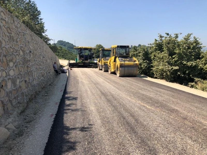 Akçakoca’da asfaltsız köy yolu kalmayacak
