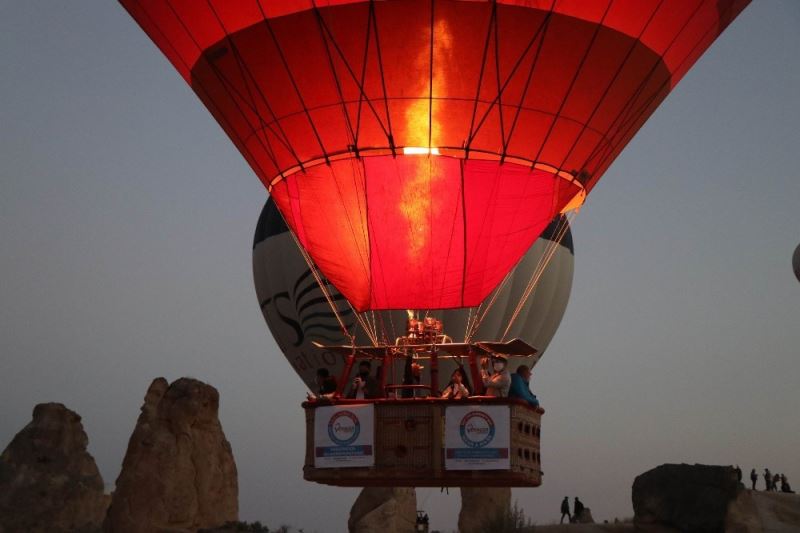 Kapadokya’da balonların gökyüzünde şenliği başladı
