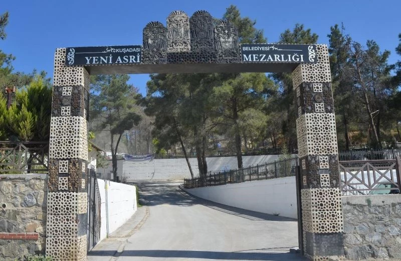 Kuşadası’nda Yeni Asri Mezarlıkta düzenleme çalışması yapılıyor
