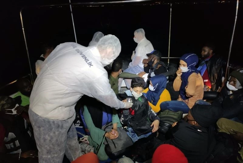 Botları arızalanan sığınmacılar kurtarıldı
