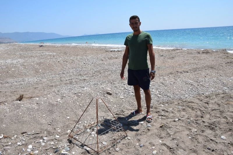Antalya’da kepçenin caretta caretta yuvalarına verdiği zarara ilk tepki, aynı suçtan 60 bin lira ceza yiyen gençten geldi
