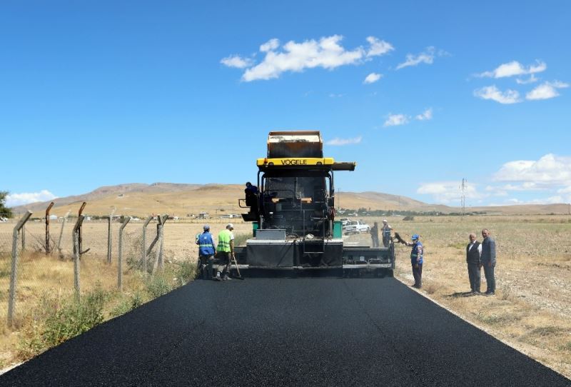 Mollakasım yolu asfalta kavuşuyor
