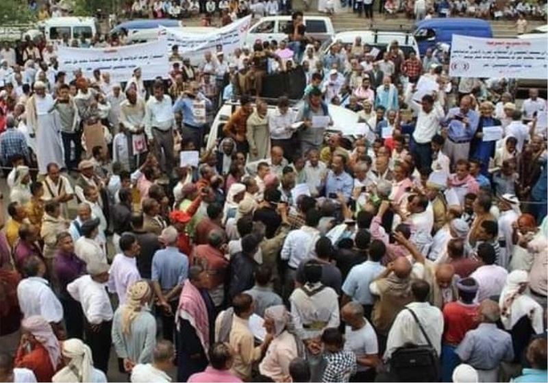 Yemen’in Taiz kentinde maaşlarını almayan öğretmenler protesto düzenledi
