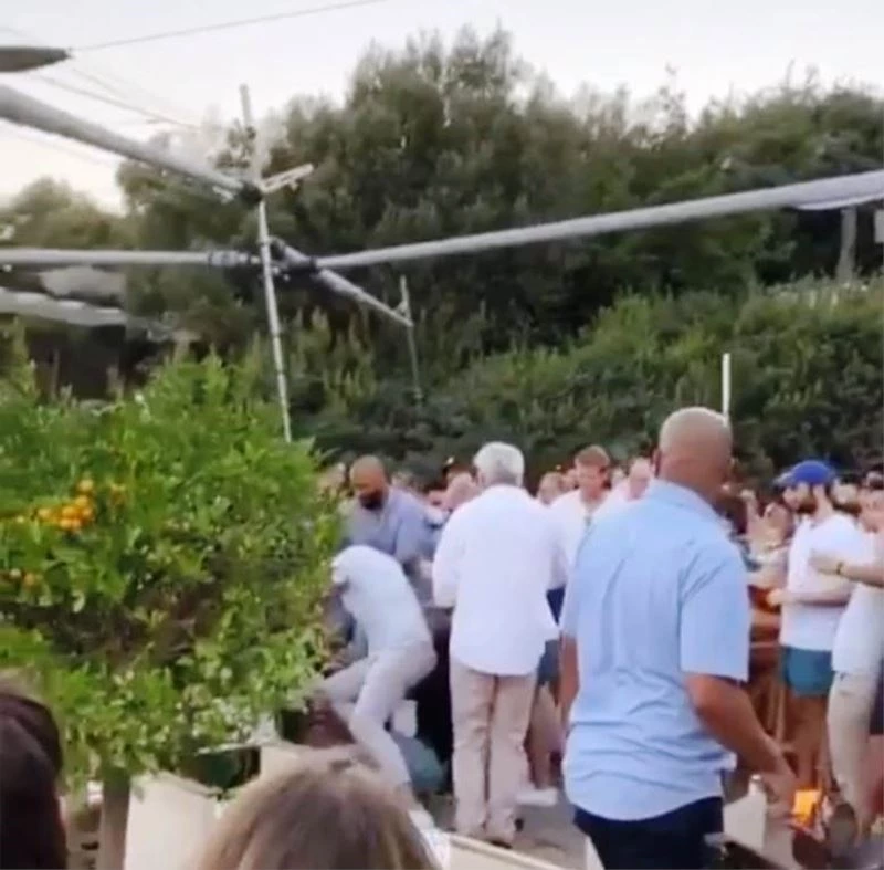 Sosyetik işletmede yumruklar havada uçuştu
