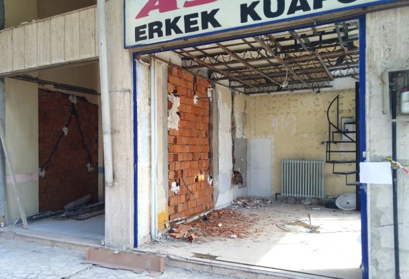 Selçuklu Belediyesi yangın ve patlama mağdurlarının yaralarını sardı
