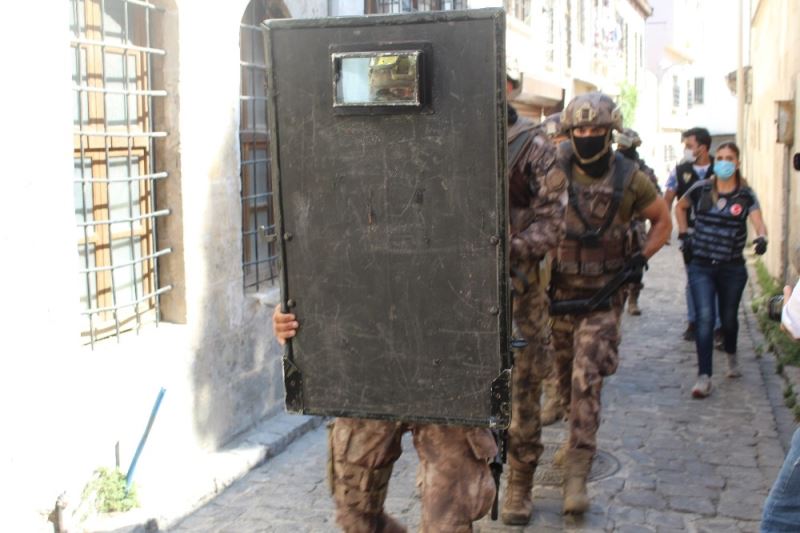 Gaziantep’te bin polisle ‘Narko-Asayiş’ operasyonu yapılıyor
