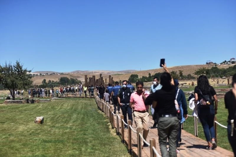 Güvenlik güçlerinden Selçuklu Meydan Mezarlığı’na yoğun ilgi
