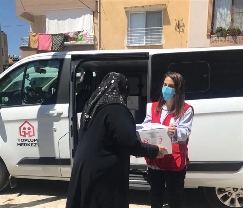 Türk Kızılay Hatay Toplum Merkezi çocuk ve yetişkinler için hijyen kiti dağıttı