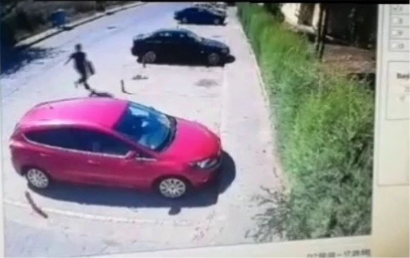 Yaşlı kadının cüzdanını çalan kapkaççı polisten kaçamadı
