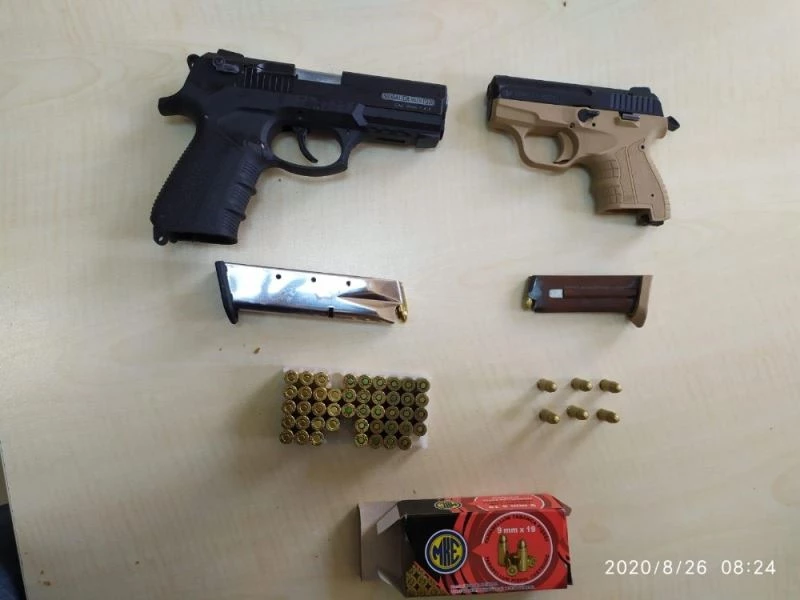 Buzdolabından silah çıktı
