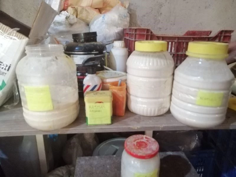 Gıda teröristi 5 yıllık peynirleri tekrar piyasaya sürmeye hazırlanırken yakalandı
