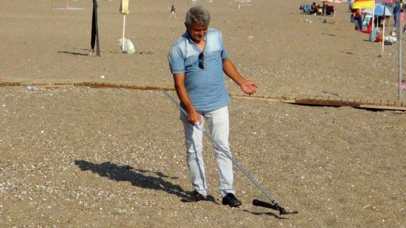 Mesaisi bitince ceza için değil, ödül için sahile koşuyor
