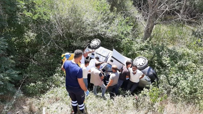 Vatandaşlar siper oldu, itfaiye ekipleri kurtardı
