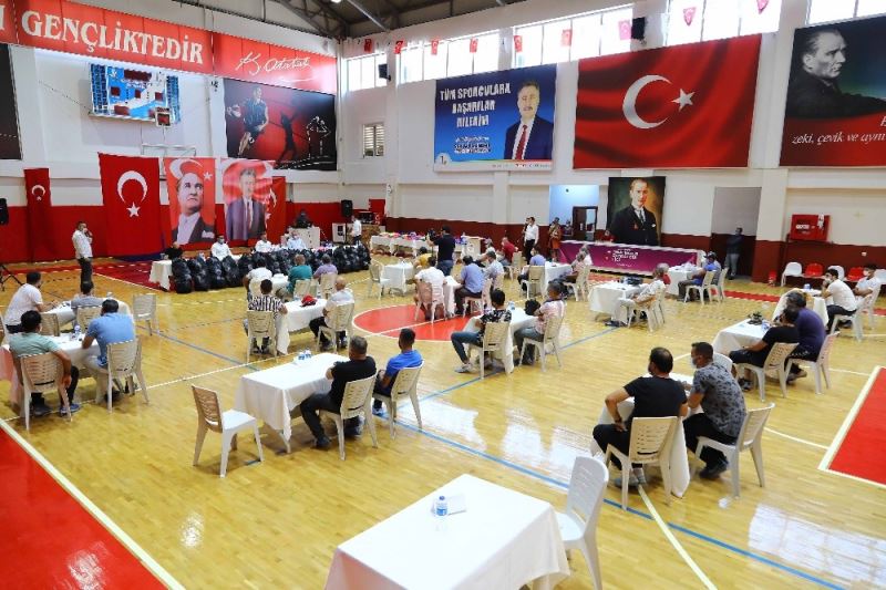 Bayraklı’da amatör spor kulüplerine 206 bin liralık destek
