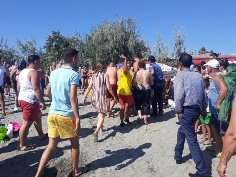 Edremit’te boğulmak üzere olan genci cankurtaran kurtardı
