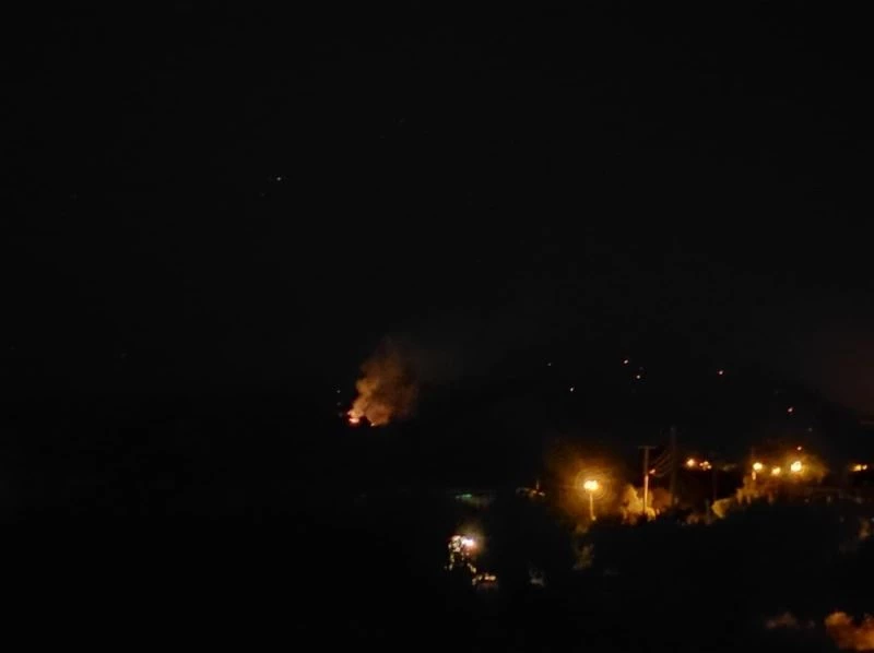 Alevleri söndürmek için Büyükşehir ekipleri seferber oldu
