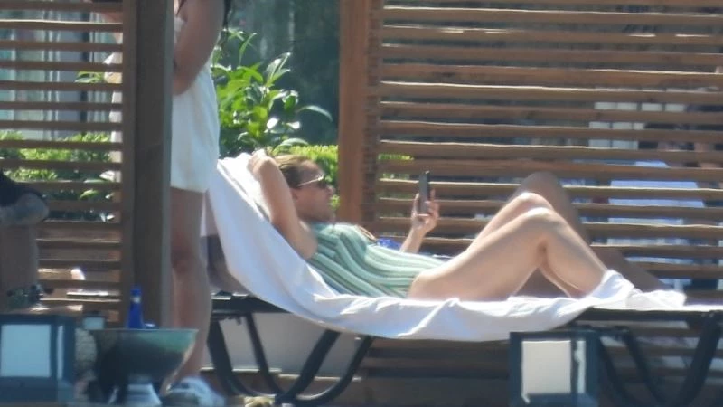 Ziynet Sali’den deniz keyfi
