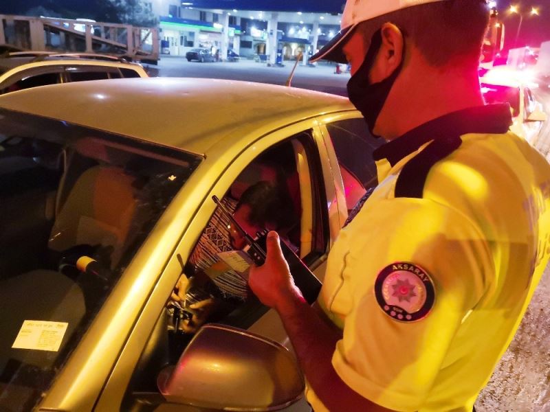 Emniyet şeridini ihlal eden sürücüye bin 228 TL ceza kesildi
