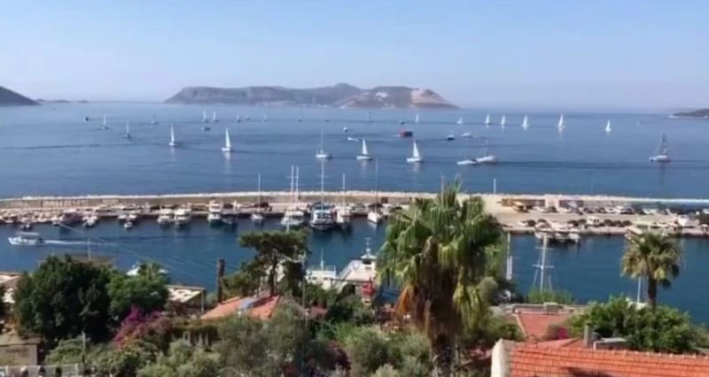 Meis Adası önünde anlamlı Zafer Bayramı kutlaması
