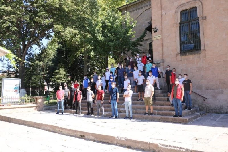 7 kentten 350 genç Afyonkarahisar’ı gezdi
