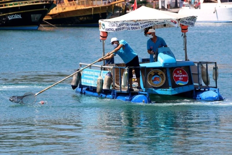 Alanya’da Ağustos ayında 402 kilogram deniz çöpü toplandı
