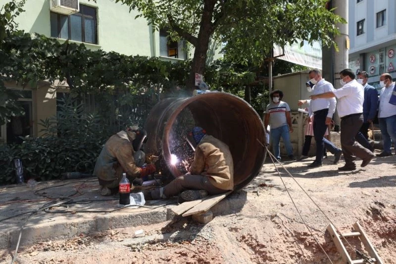 Başkan Büyükakın, “Sahadayız, şantiyedeyiz, milletimizle birlikteyiz”
