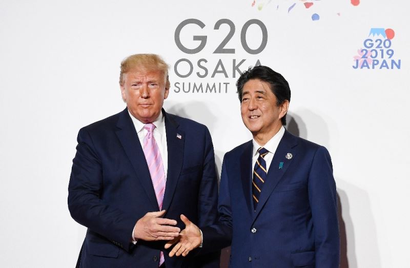 Japonya Başbakanı Abe ve ABD Başkanı Trump’tan istifa görüşmesi
