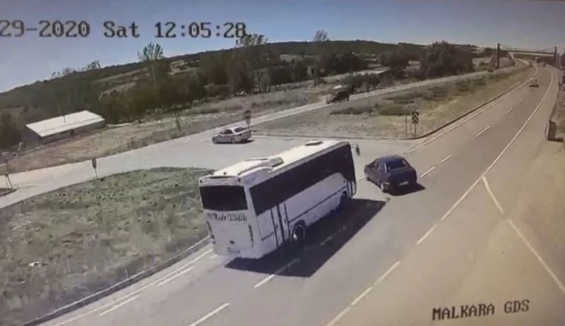 Yaşlı çifti hayattan koparan feci kaza kamerada
