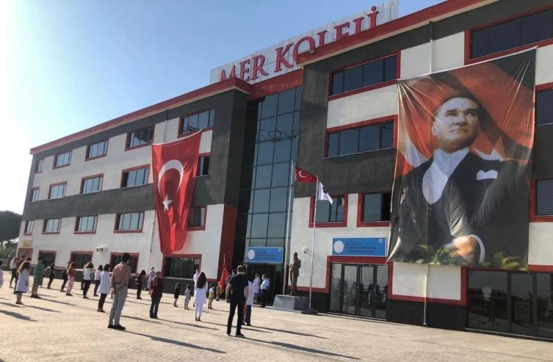 MER Koleji İstiklal Marşıyla yeni eğitim öğretim yılına başladı
