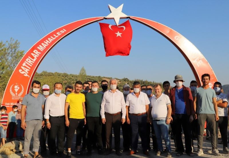 Saruhanlı Belediyesi’nden Şatırlar Mahalle girişine ay yıldızlı tak
