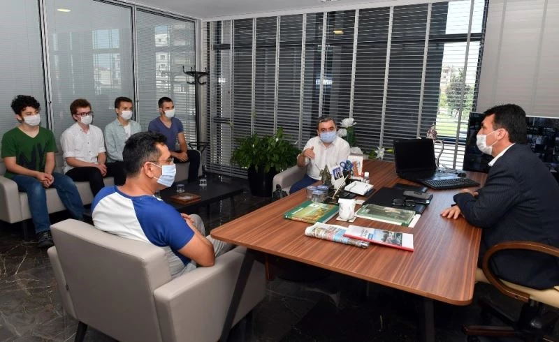 Uluslararası lisenin ilk mezunları göğüs kabarttı
