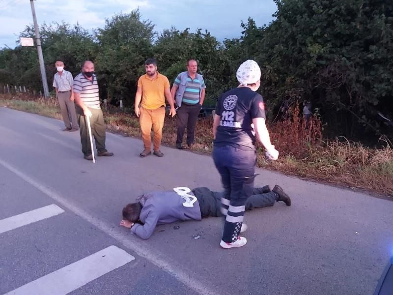 Refüje çarpan otomobildeki 2 kişi camdan fırlayarak yaralandı
