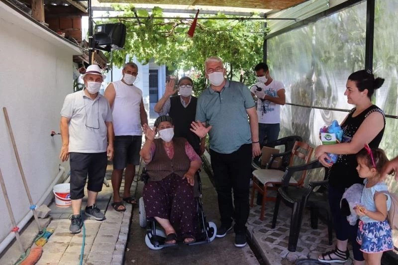 Başkan Rasim Yüksel’den, Sebile Teyze’ye bayram hediyesi
