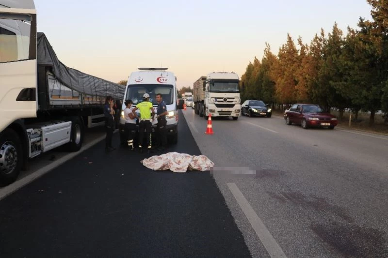 Otoyolda lastik değiştirmek isteyen sürücü canından oldu
