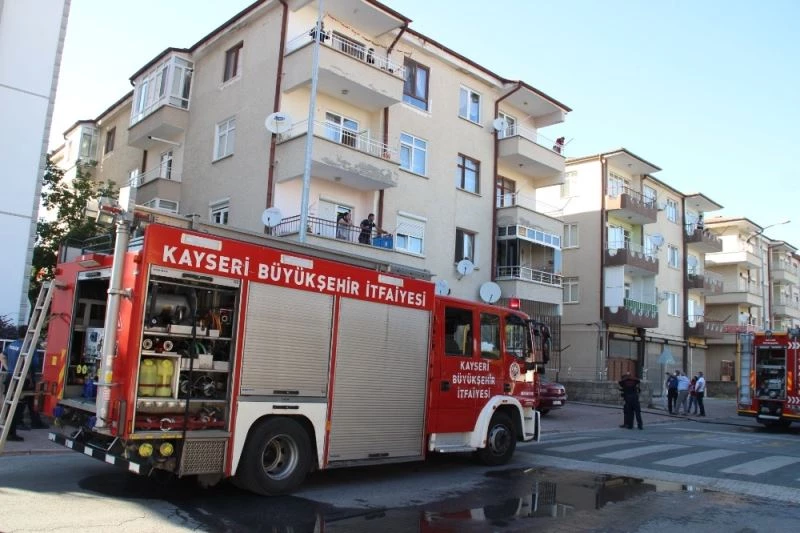 Kömürlükte yangın çıktı, bina sakinleri panik yaşadı
