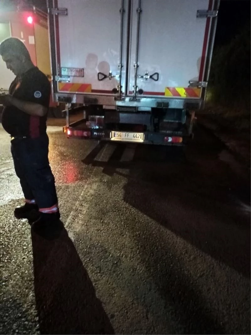 Tırın lastiğinde çıkan yangın büyümeden söndürüldü
