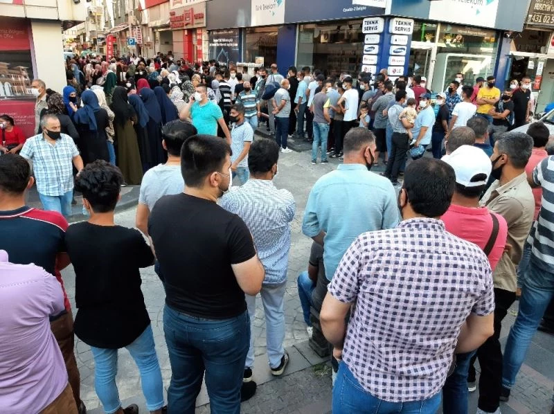 Sınır dışı edilme korkusuyla göç idaresine akın ettiler
