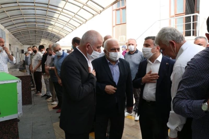 Başkan Yardımcısı Gösterişli’den annesine son görev
