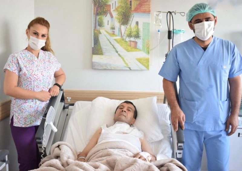 Nefes darlığı ile gitti, 13 santim tiroid bezi olduğu ortaya çıktı
