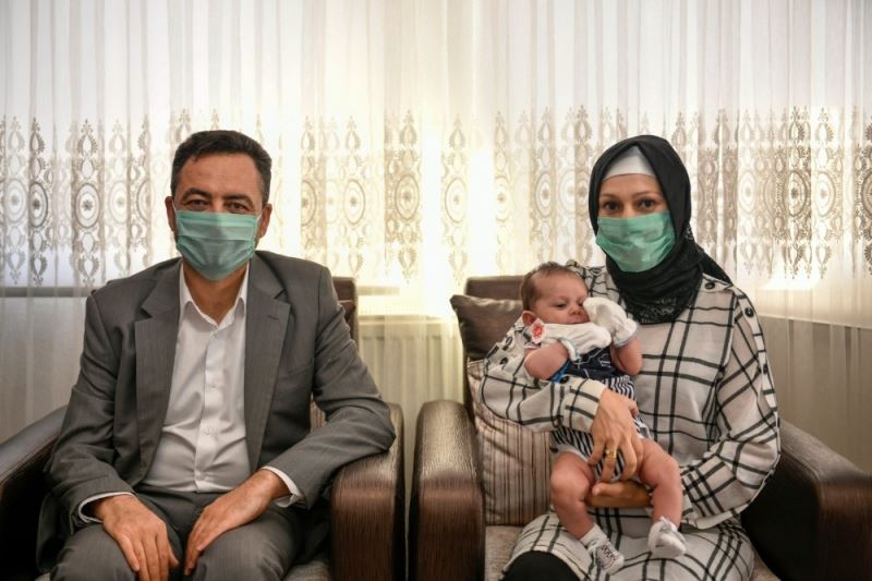 Ahmet Melih bebeğin ilk altını Elbistan Belediyesi’nden

