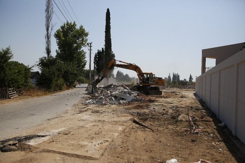 Kırcami’de yol açma çalışmaları devam ediyor
