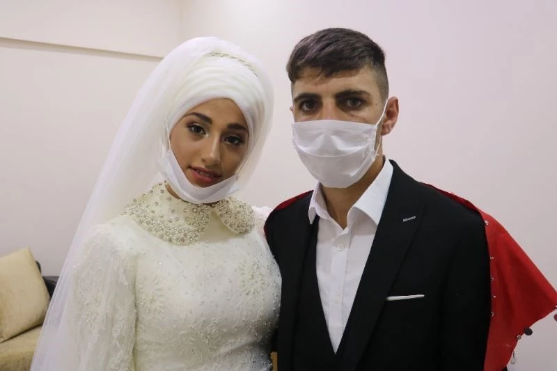 Aileler razı değildi devreye girip düğünlerini yaptılar
