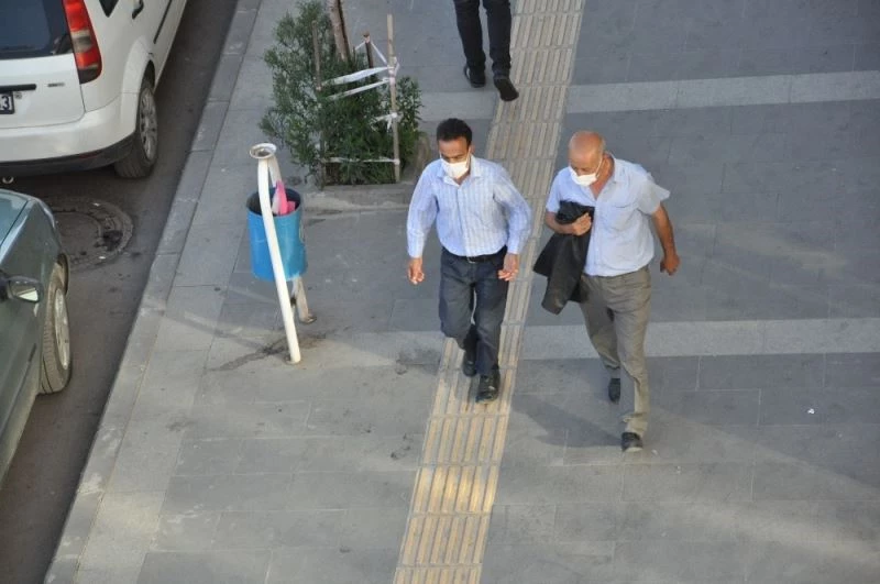 Kars’ta maske takmak zorunlu hale getirildi
