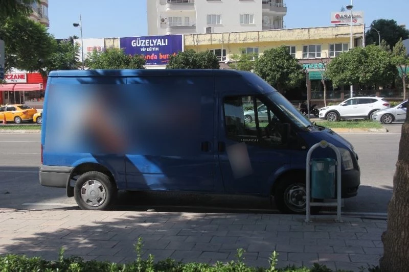 Kargo aracından cep telefonu kolilerini çalıp kayıplara karıştılar
