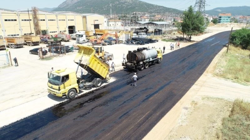 Bucak’ta  sathi asfalt sezonu törenle açıldı
